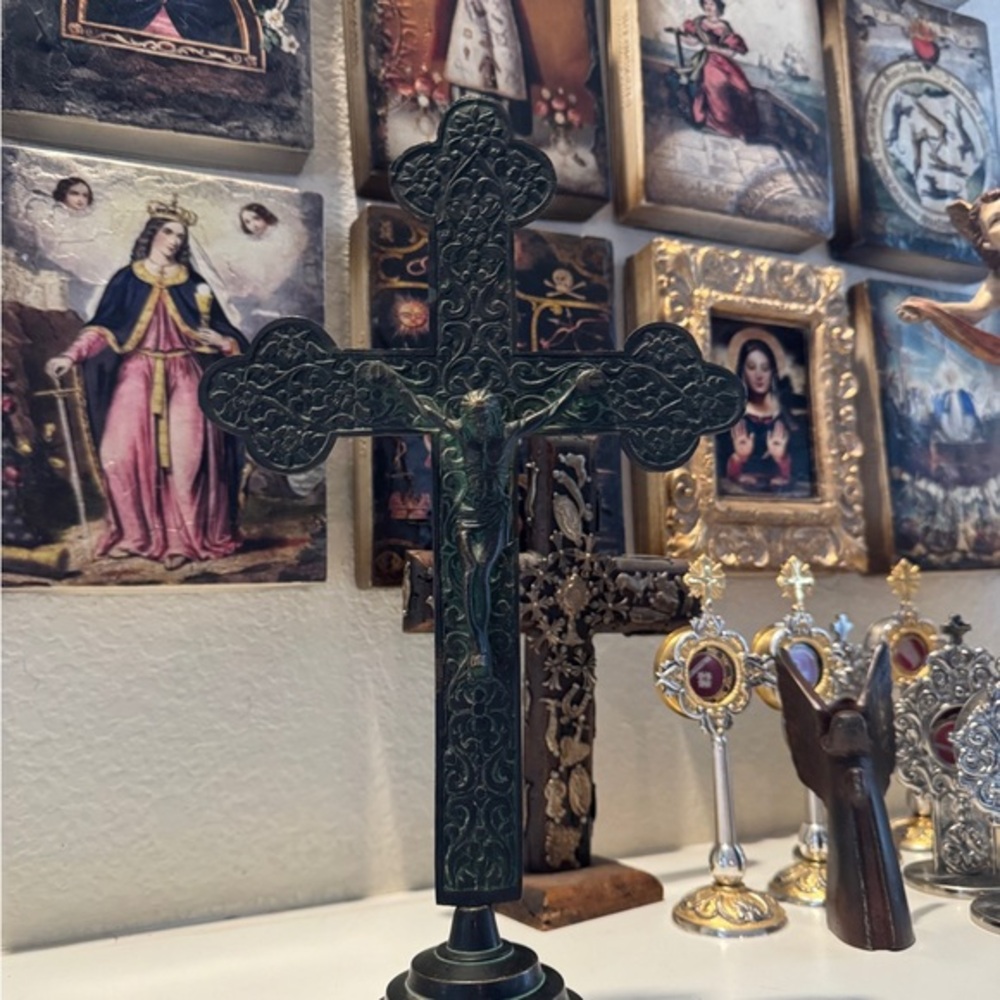 Antique Ornate Metal Crucifix with Intricate Detailing - Picture 7 of 13